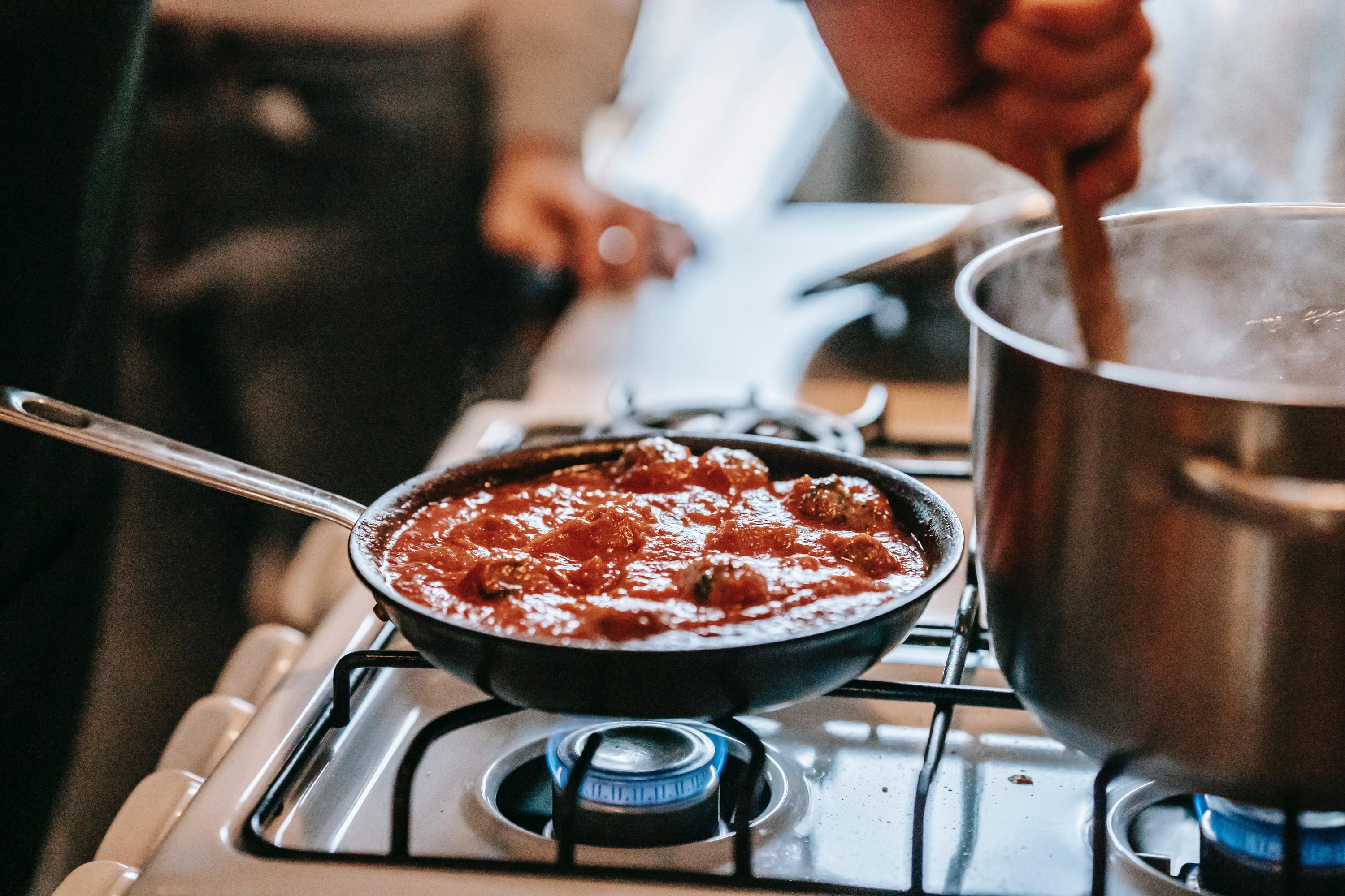 Metody obróbki cieplnej grzybów – smażenie, gotowanie, pieczenie